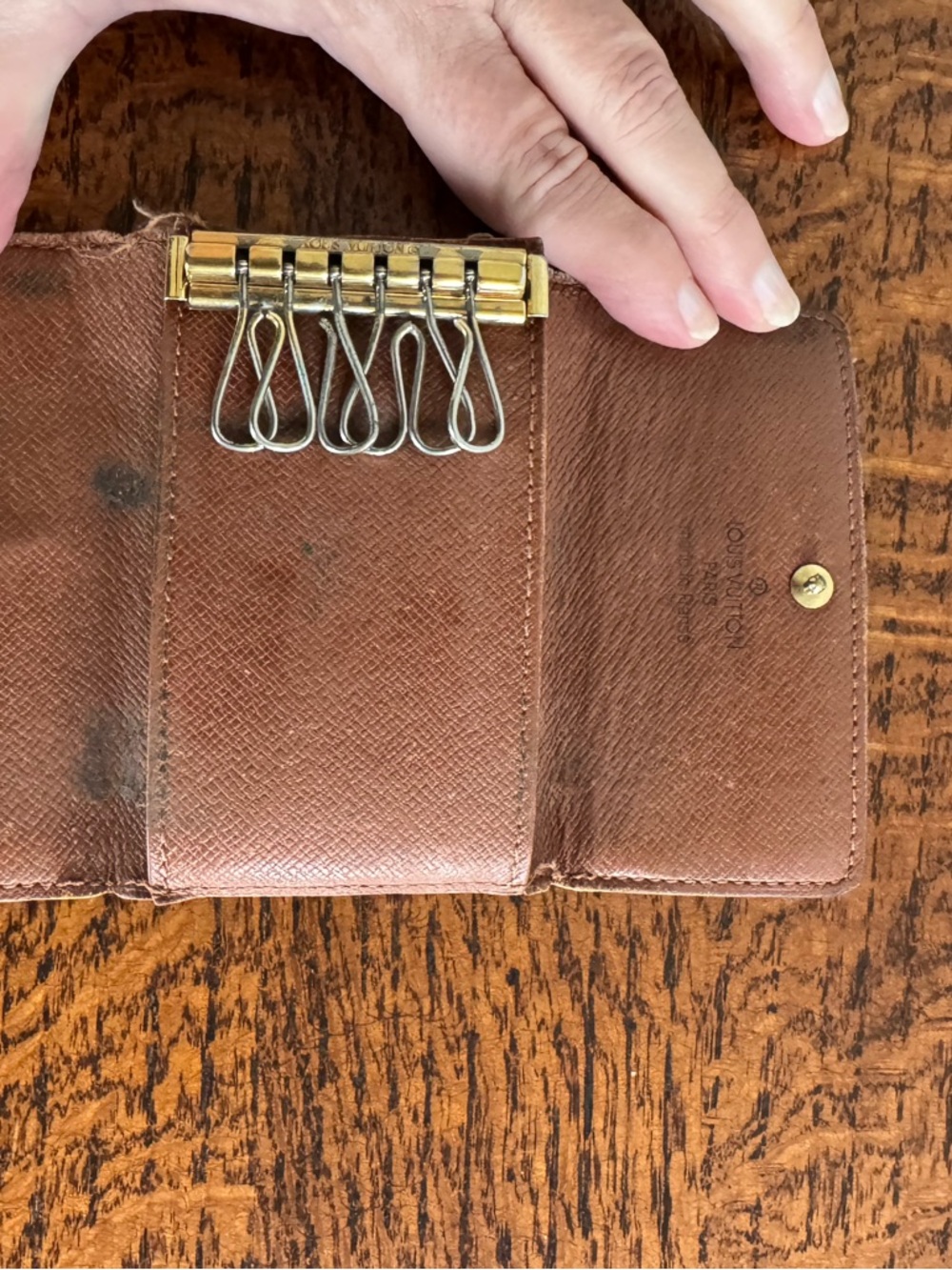 Louis Vuitton Key Holder in Brown Monogram Canvas - Picture 7 of 8